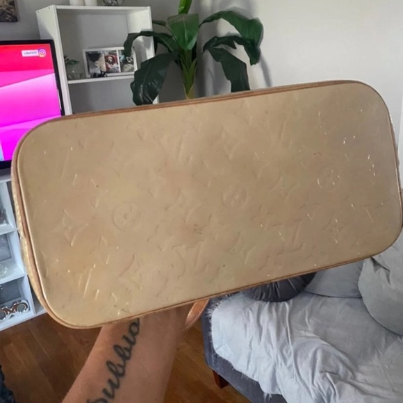 LV Vernis Houston Tote - Picture 5 of 11